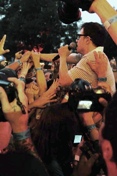 Weezer at Stubb's BarBQ, Austin, Texas 06/06/11 - photo by Jeff Barringer