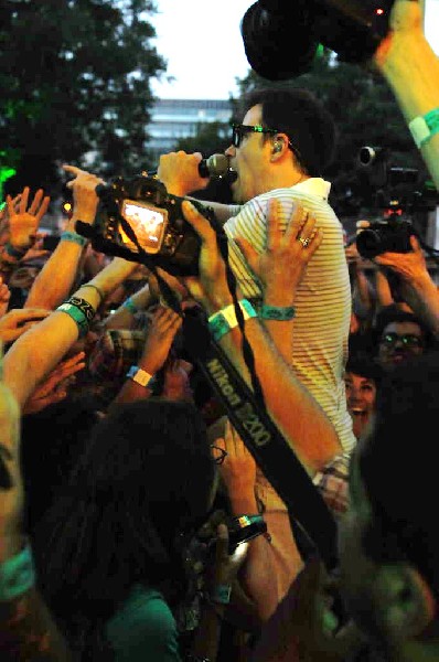 Weezer at Stubb's BarBQ, Austin, Texas 06/06/11 - photo by Jeff Barringer