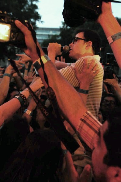 Weezer at Stubb's BarBQ, Austin, Texas 06/06/11 - photo by Jeff Barringer