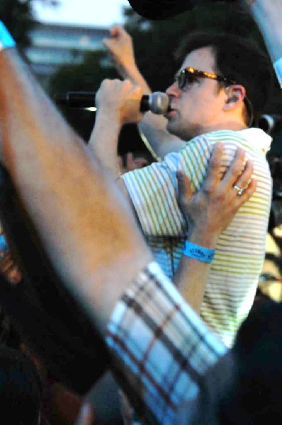 Weezer at Stubb's BarBQ, Austin, Texas 06/06/11 - photo by Jeff Barringer