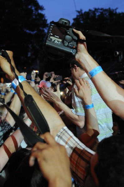 Weezer at Stubb's BarBQ, Austin, Texas 06/06/11 - photo by Jeff Barringer