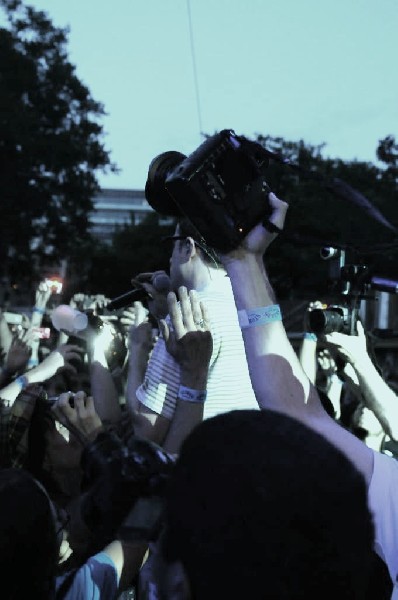 Weezer at Stubb's BarBQ, Austin, Texas 06/06/11 - photo by Jeff Barringer