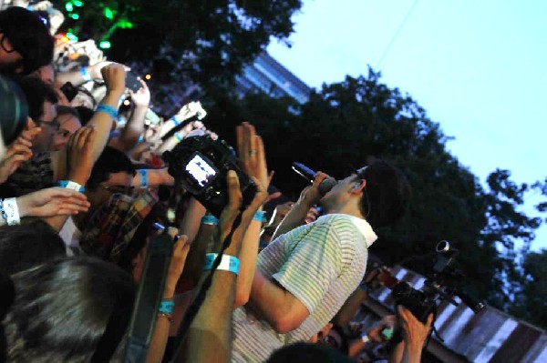 Weezer at Stubb's BarBQ, Austin, Texas 06/06/11 - photo by Jeff Barringer