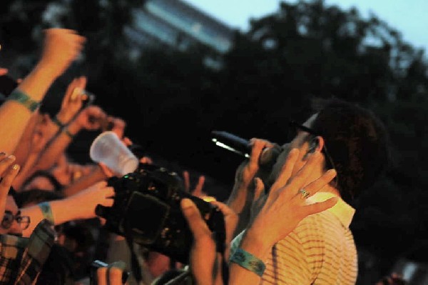 Weezer at Stubb's BarBQ, Austin, Texas 06/06/11 - photo by Jeff Barringer