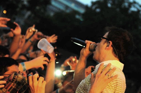 Weezer at Stubb's BarBQ, Austin, Texas 06/06/11 - photo by Jeff Barringer