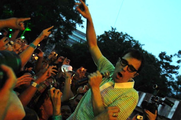 Weezer at Stubb's BarBQ, Austin, Texas 06/06/11 - photo by Jeff Barringer