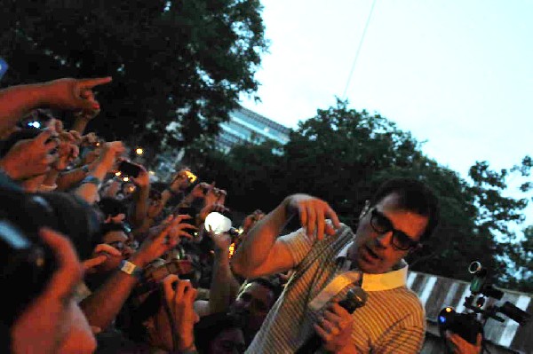 Weezer at Stubb's BarBQ, Austin, Texas 06/06/11 - photo by Jeff Barringer