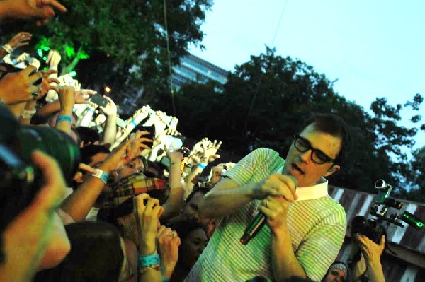 Weezer at Stubb's BarBQ, Austin, Texas 06/06/11 - photo by Jeff Barringer