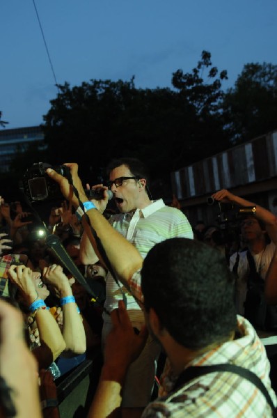 Weezer at Stubb's BarBQ, Austin, Texas 06/06/11 - photo by Jeff Barringer