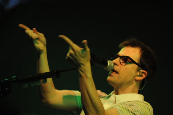 Weezer at Stubb's BarBQ, Austin, Texas 06/06/11 - photo by Jeff Barringer