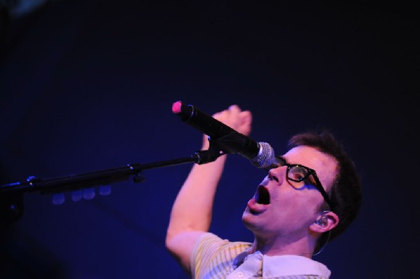 Weezer at Stubb's BarBQ, Austin, Texas 06/06/11 - photo by Jeff Barringer