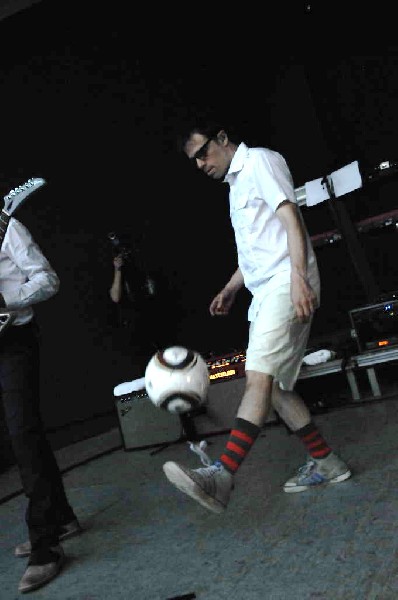 Weezer at Stubb's BarBQ, Austin, Texas 06/07/11 - photo by Jeff Barringer