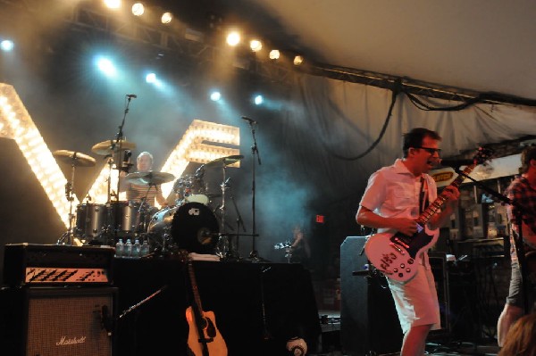 Weezer at Stubb's BarBQ, Austin, Texas 06/07/11 - photo by Jeff Barringer