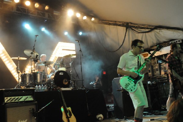 Weezer at Stubb's BarBQ, Austin, Texas 06/07/11 - photo by Jeff Barringer