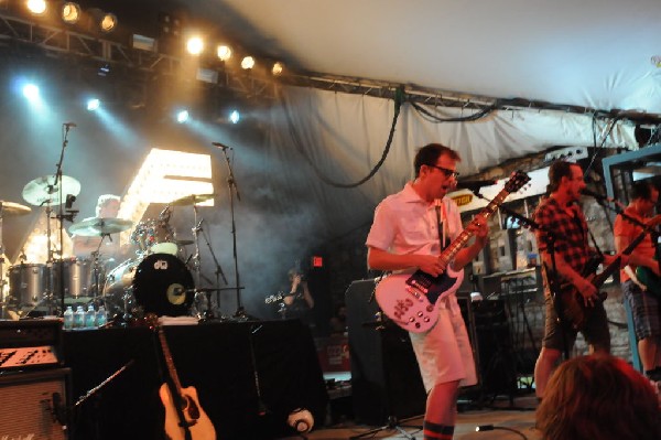 Weezer at Stubb's BarBQ, Austin, Texas 06/07/11 - photo by Jeff Barringer