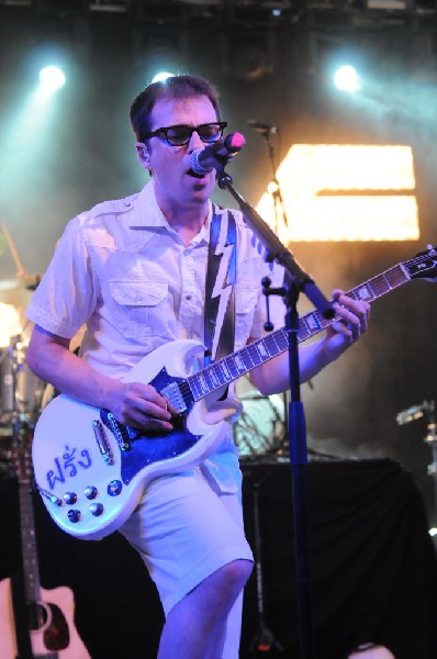 Weezer at Stubb's BarBQ, Austin, Texas 06/07/11 - photo by Jeff Barringer