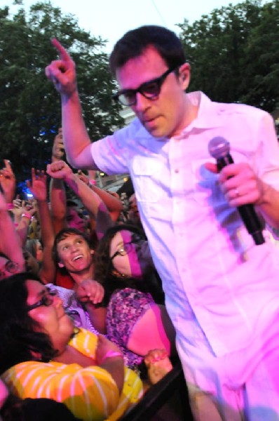 Weezer at Stubb's BarBQ, Austin, Texas 06/07/11 - photo by Jeff Barringer