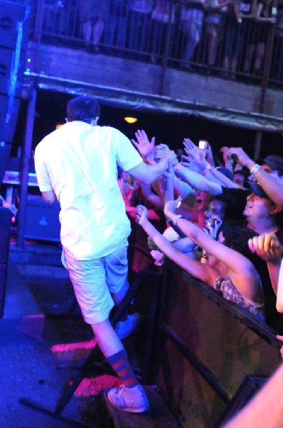 Weezer at Stubb's BarBQ, Austin, Texas 06/07/11 - photo by Jeff Barringer