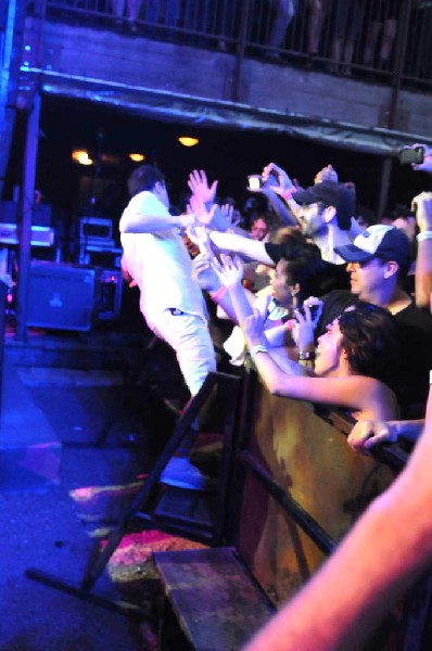 Weezer at Stubb's BarBQ, Austin, Texas 06/07/11 - photo by Jeff Barringer