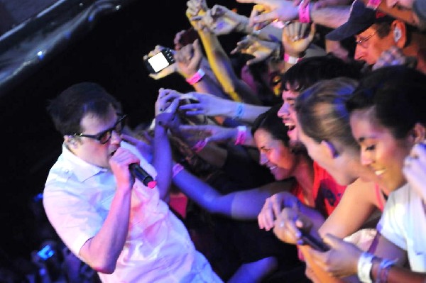 Weezer at Stubb's BarBQ, Austin, Texas 06/07/11 - photo by Jeff Barringer