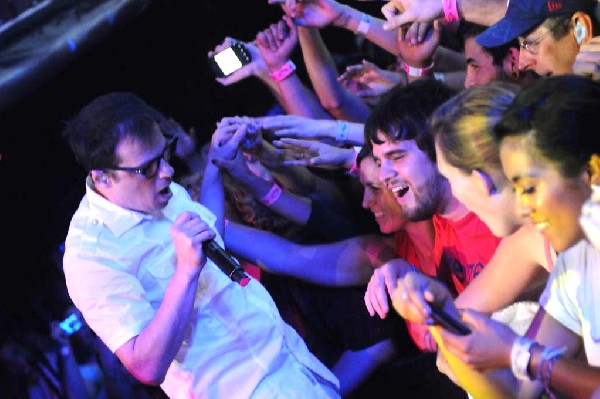 Weezer at Stubb's BarBQ, Austin, Texas 06/07/11 - photo by Jeff Barringer