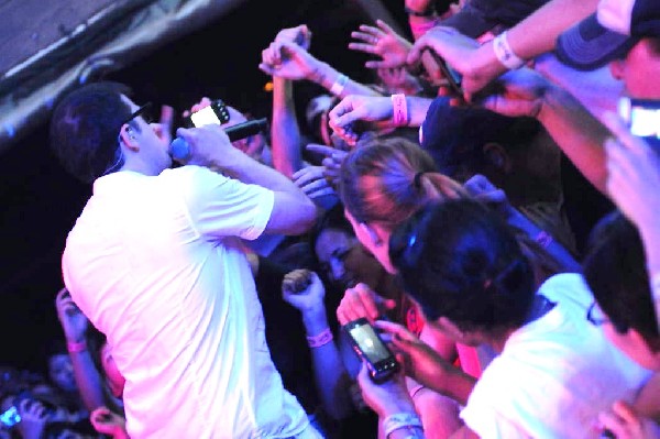 Weezer at Stubb's BarBQ, Austin, Texas 06/07/11 - photo by Jeff Barringer