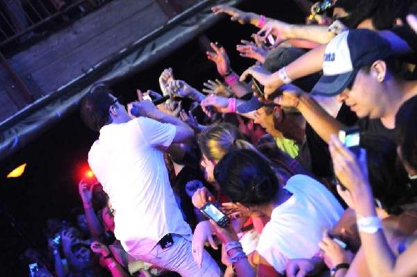 Weezer at Stubb's BarBQ, Austin, Texas 06/07/11 - photo by Jeff Barringer