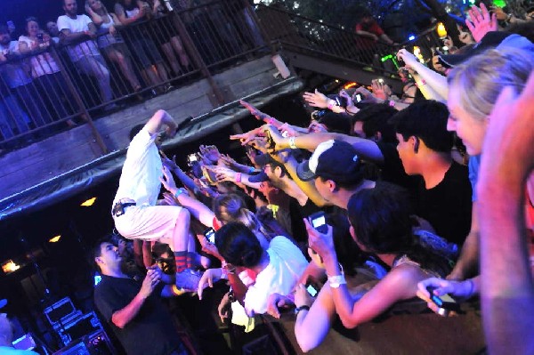 Weezer at Stubb's BarBQ, Austin, Texas 06/07/11 - photo by Jeff Barringer