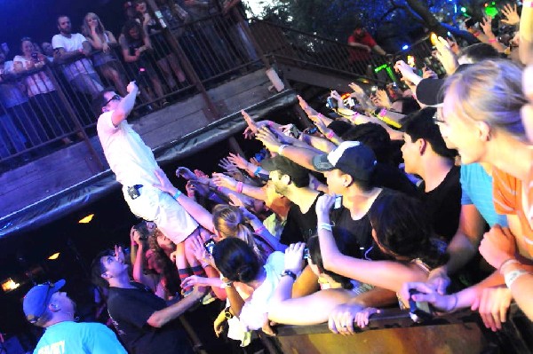 Weezer at Stubb's BarBQ, Austin, Texas 06/07/11 - photo by Jeff Barringer