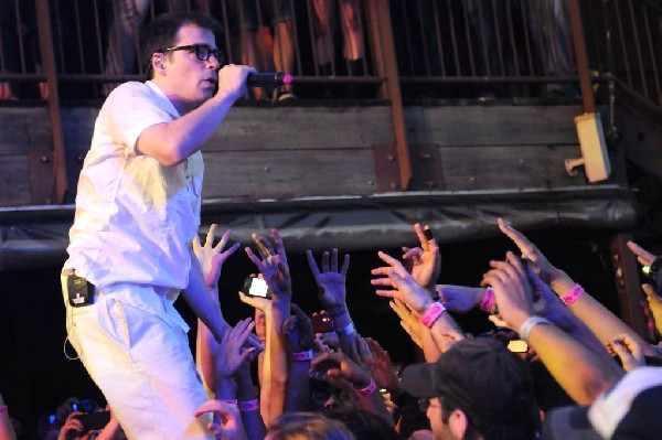 Weezer at Stubb's BarBQ, Austin, Texas 06/07/11 - photo by Jeff Barringer