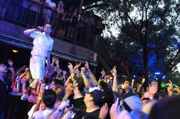 Weezer at Stubb's BarBQ, Austin, Texas 06/07/11 - photo by Jeff Barringer