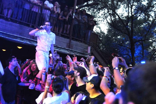 Weezer at Stubb's BarBQ, Austin, Texas 06/07/11 - photo by Jeff Barringer