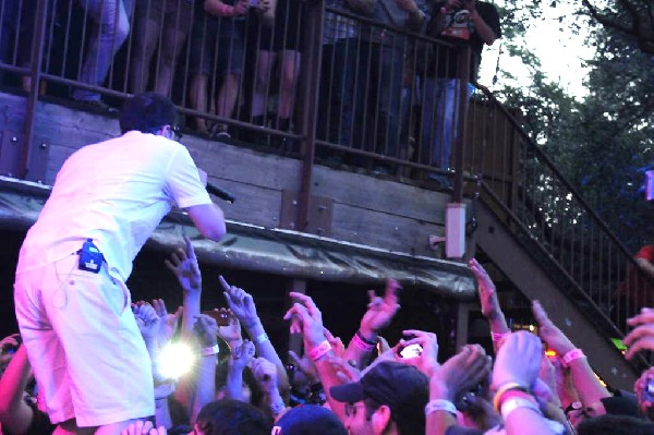 Weezer at Stubb's BarBQ, Austin, Texas 06/07/11 - photo by Jeff Barringer