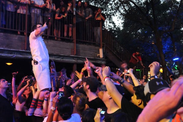 Weezer at Stubb's BarBQ, Austin, Texas 06/07/11 - photo by Jeff Barringer