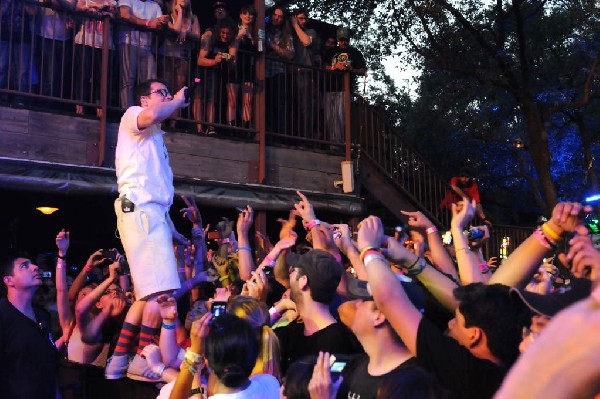 Weezer at Stubb's BarBQ, Austin, Texas 06/07/11 - photo by Jeff Barringer