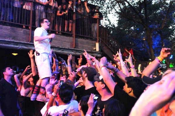 Weezer at Stubb's BarBQ, Austin, Texas 06/07/11 - photo by Jeff Barringer