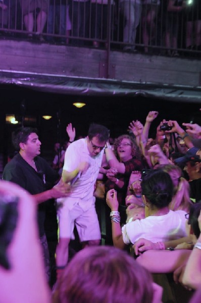 Weezer at Stubb's BarBQ, Austin, Texas 06/07/11 - photo by Jeff Barringer