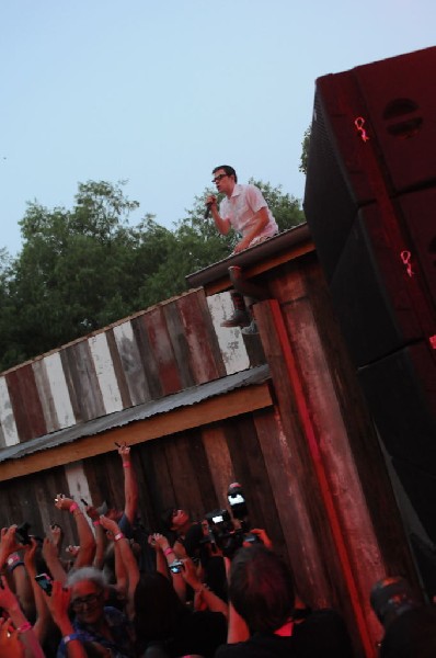 Weezer at Stubb's BarBQ, Austin, Texas 06/07/11 - photo by Jeff Barringer
