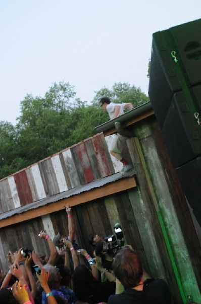 Weezer at Stubb's BarBQ, Austin, Texas 06/07/11 - photo by Jeff Barringer