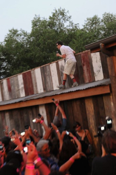 Weezer at Stubb's BarBQ, Austin, Texas 06/07/11 - photo by Jeff Barringer