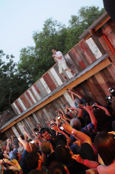 Weezer at Stubb's BarBQ, Austin, Texas 06/07/11 - photo by Jeff Barringer