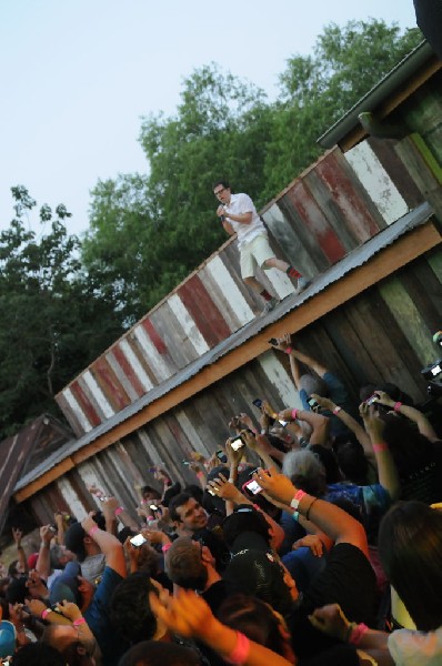 Weezer at Stubb's BarBQ, Austin, Texas 06/07/11 - photo by Jeff Barringer