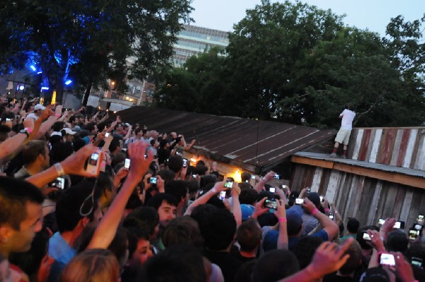 Weezer at Stubb's BarBQ, Austin, Texas 06/07/11 - photo by Jeff Barringer