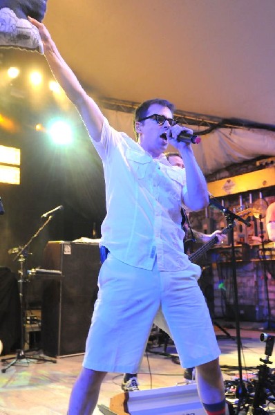 Weezer at Stubb's BarBQ, Austin, Texas 06/07/11 - photo by Jeff Barringer