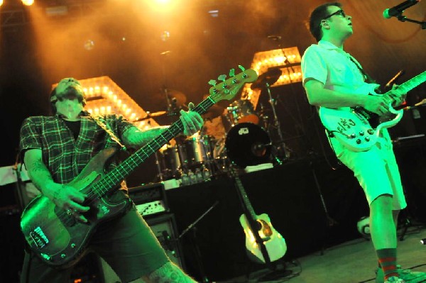 Weezer at Stubb's BarBQ, Austin, Texas 06/07/11 - photo by Jeff Barringer