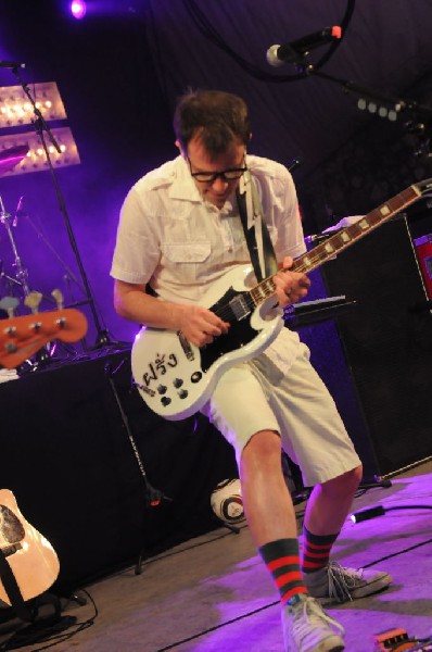 Weezer at Stubb's BarBQ, Austin, Texas 06/07/11 - photo by Jeff Barringer