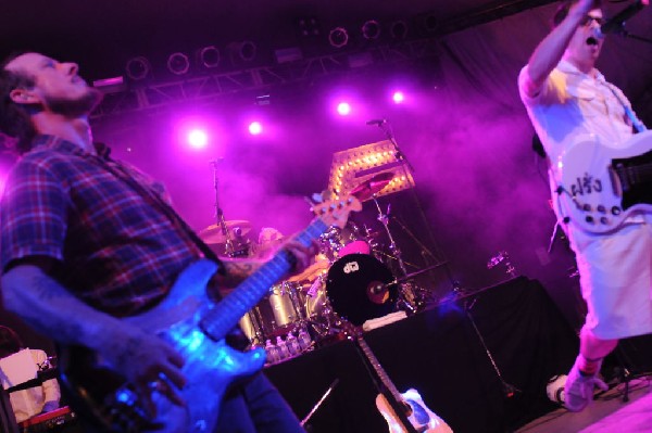 Weezer at Stubb's BarBQ, Austin, Texas 06/07/11 - photo by Jeff Barringer