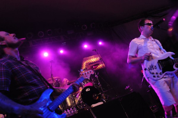 Weezer at Stubb's BarBQ, Austin, Texas 06/07/11 - photo by Jeff Barringer