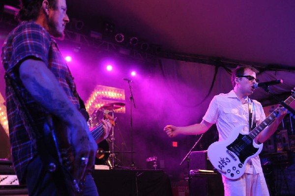 Weezer at Stubb's BarBQ, Austin, Texas 06/07/11 - photo by Jeff Barringer