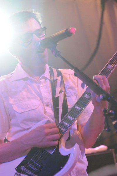 Weezer at Stubb's BarBQ, Austin, Texas 06/07/11 - photo by Jeff Barringer